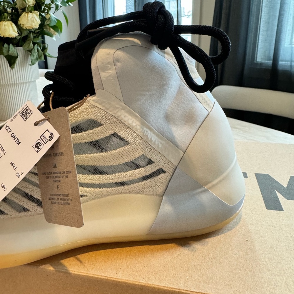 Yeezy Quantum - Picture 10 of 16